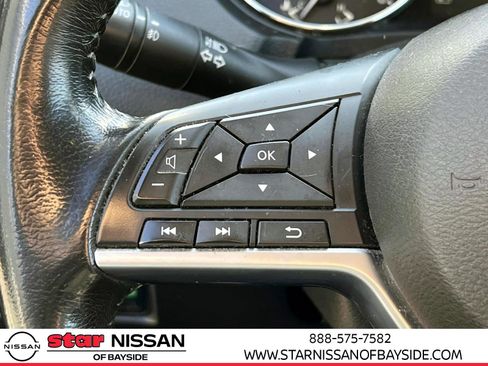 Used 2017 Nissan Rogue SV image 21
