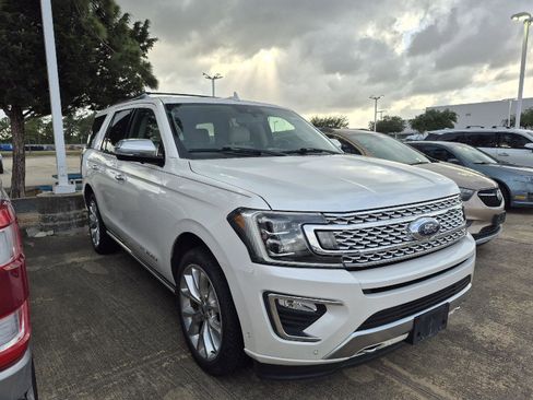 Used 2019 Ford Expedition Platinum image 2