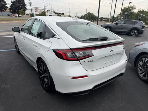 Used 2024 Honda Civic EX-L image 5