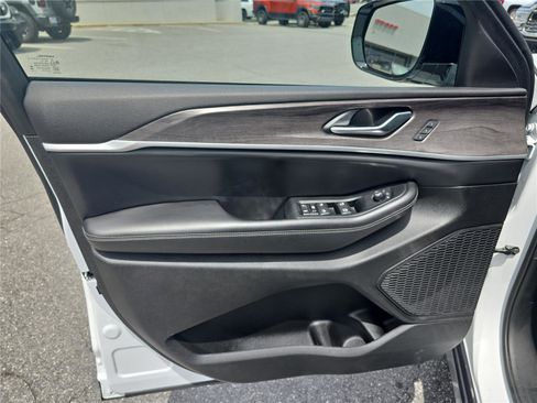 Used 2023 Jeep Grand Cherokee L Limited AWD/4WD image 18