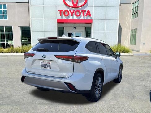 Used 2021 Toyota Highlander Platinum AWD/4WD image 6