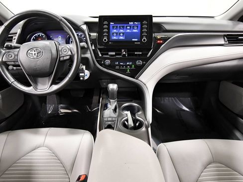 Used 2024 Toyota Camry SE AWD/4WD image 3