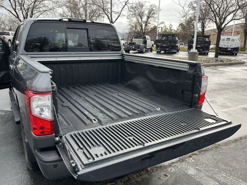 Used 2017 Nissan Titan SV image 33