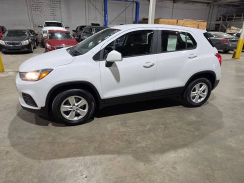 Used 2017 Chevrolet Trax LS AWD/4WD image 3