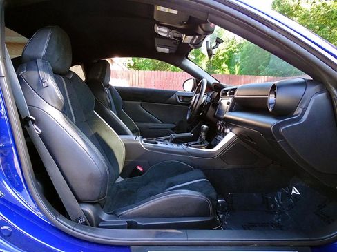 Used 2025 Toyota GR86 Premium w/ Performance Package RWD image 37