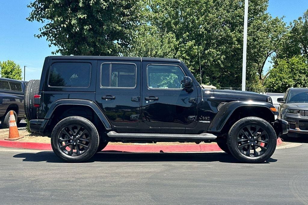 Used 2021 Jeep Wrangler Unlimited Sahara AWD/4WD image 3