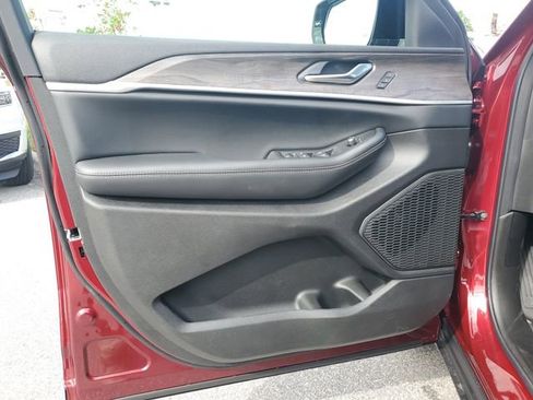 New 2025 Jeep Grand Cherokee L Limited w/ Black Appearance Package image 14