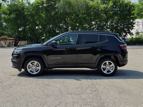 Used 2024 Jeep Compass Latitude w/ Convenience Group AWD/4WD image 9