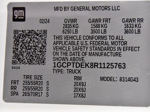 Used 2024 Chevrolet Colorado Z71 w/ LPO, Dark Essentials Package image 17