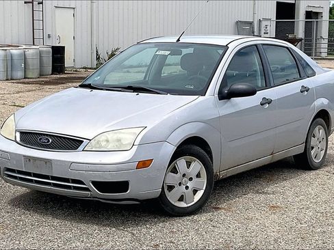 Used 2006 Ford Focus ZX4 Sedan FWD image 2