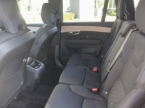 Used 2025 Volvo XC90 B5 Plus image 18