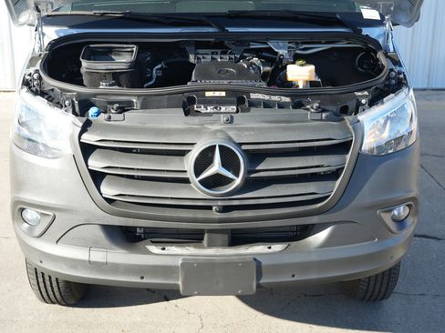 Used 2023 Mercedes-Benz Sprinter 2500 image 8