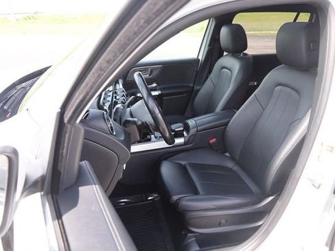 Used 2023 Mercedes-Benz GLB 250 4MATIC w/ Premium Package image 9