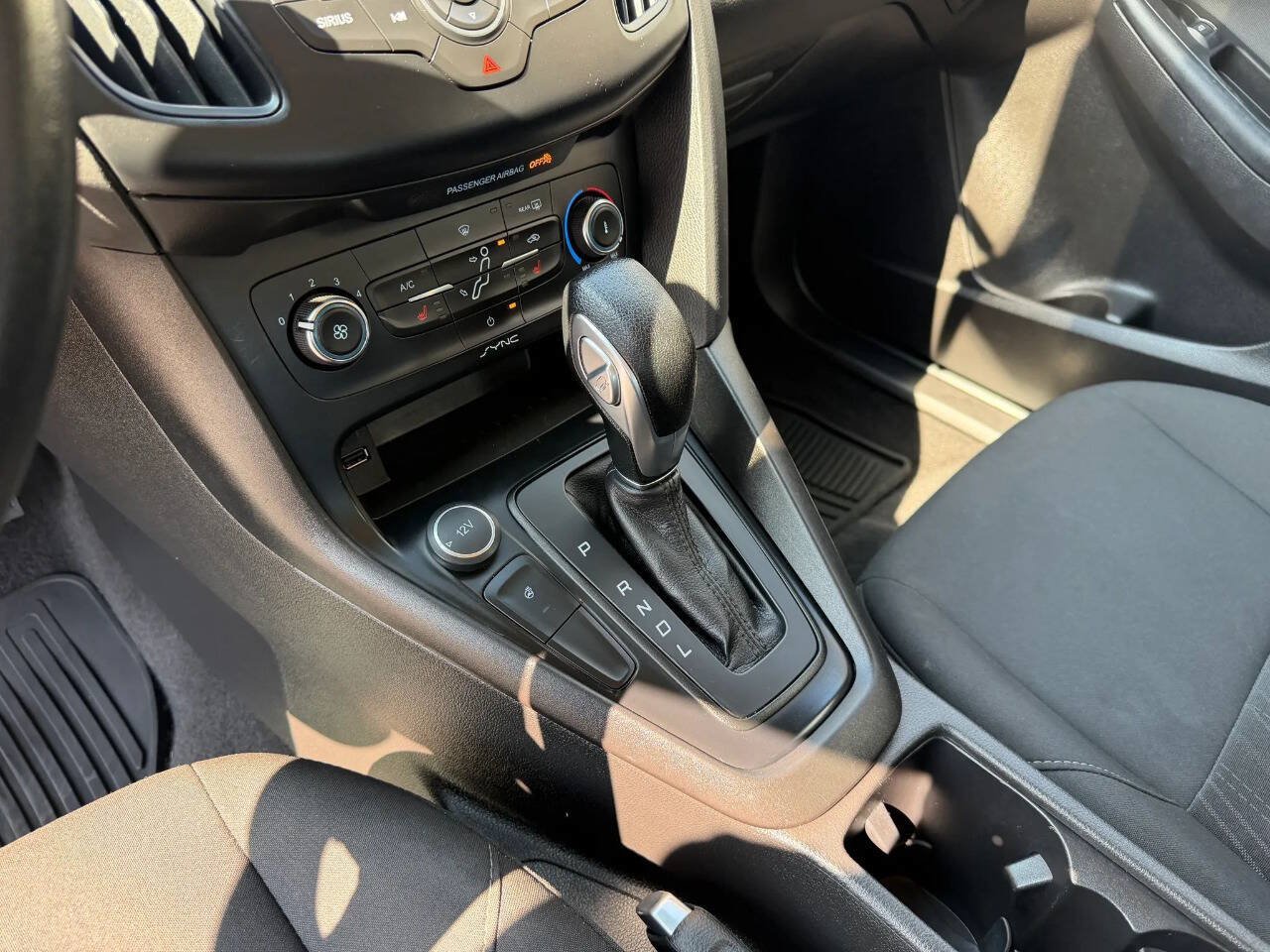 Used 2017 Ford Focus SE w/ Cold Weather Package FWD image 12