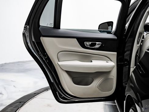 Used 2020 Volvo V60 T5 Momentum w/ Protection Package Premier image 75