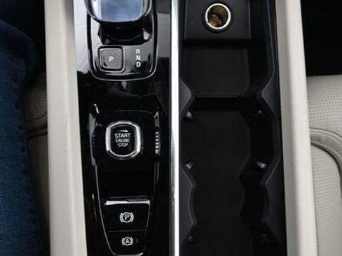 New 2026 Volvo XC60 B5 Ultra w/ Protection Package Premier AWD/4WD image 11