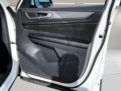 Used 2025 Volkswagen Atlas Cross Sport SE image 27