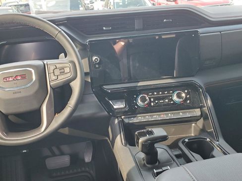 Used 2024 GMC Sierra 1500 AT4 w/ Technology Package AWD/4WD image 7