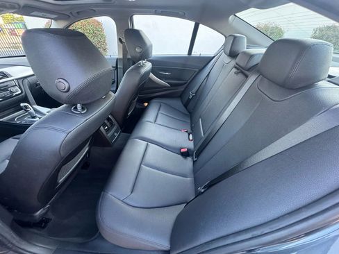 Used 2018 BMW 320i xDrive Sedan w/ Premium Package image 16