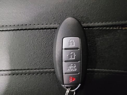 Used 2019 Nissan Rogue SV image 32