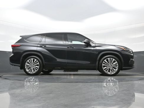 Used 2022 Toyota Highlander Platinum AWD/4WD image 36