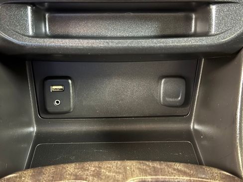 Used 2016 GMC Canyon SLE image 34