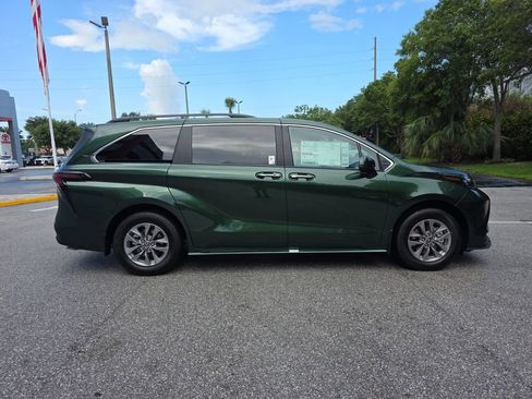 New 2026 Toyota Sienna XLE FWD image 12