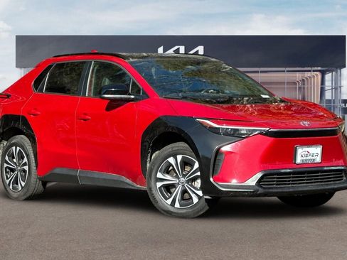 Used 2023 Toyota bZ4X XLE w/ Weather Package image 2