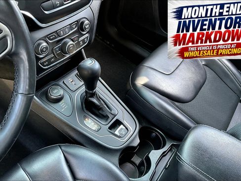 Used 2021 Jeep Cherokee Latitude Plus AWD/4WD image 21