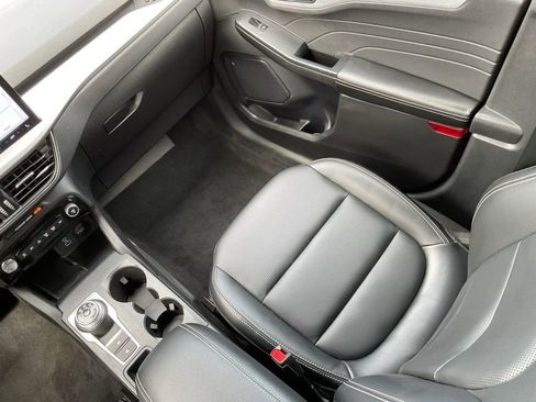 Used 2023 Ford Escape Platinum image 17