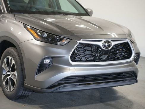 New 2026 Toyota Highlander XLE image 4