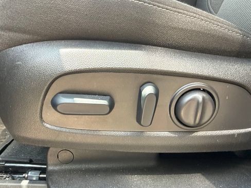 Used 2023 Chevrolet Traverse LT FWD image 21