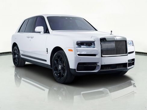 Used 2024 Rolls-Royce Cullinan Black Badge image 5