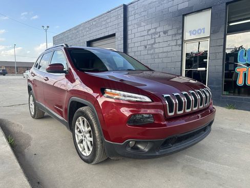 Used 2015 Jeep Cherokee Latitude w/ Cold Weather Group FWD image 2