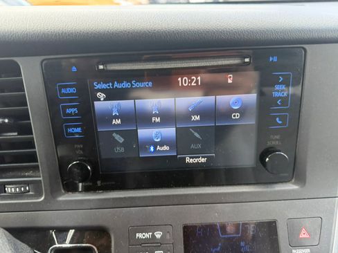 Used 2015 Toyota Sienna LE image 18