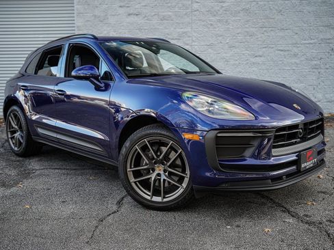 Used 2023 Porsche Macan w/ Premium Package Plus image 8