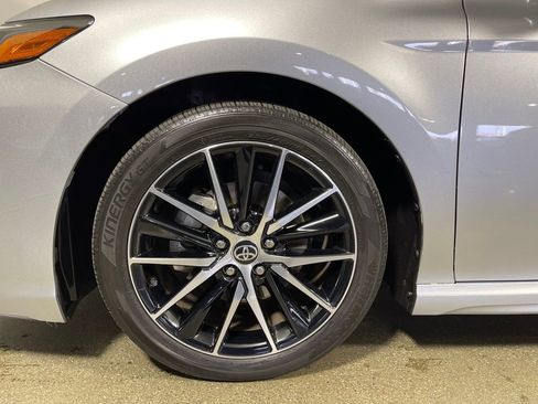 Used 2022 Toyota Camry SE image 11