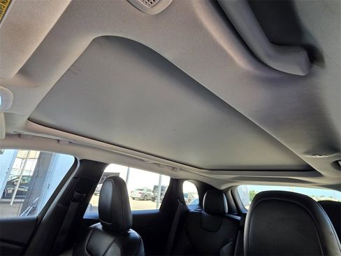 Used 2022 Jeep Cherokee Latitude w/ Sun & Sound Group image 8