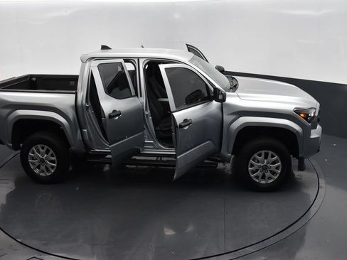Used 2025 Toyota Tacoma SR AWD/4WD image 30