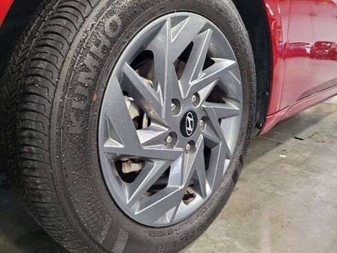 Used 2024 Hyundai Elantra SEL image 31