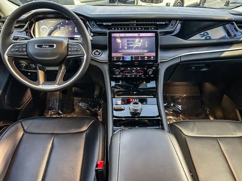 Used 2023 Jeep Grand Cherokee Limited w/ Luxury Tech Group II AWD/4WD image 16