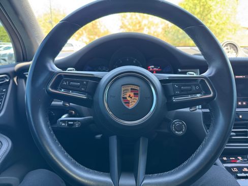 Used 2024 Porsche Macan AWD/4WD image 9