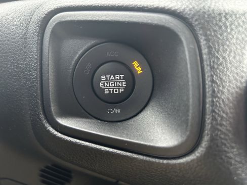 Used 2024 Jeep Gladiator Sport image 17