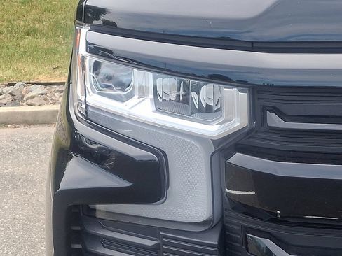 Used 2024 Chevrolet Silverado 1500 LT Trail Boss w/ Convenience Package II AWD/4WD image 4