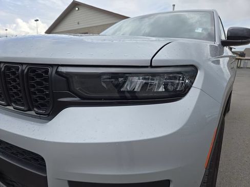 Used 2024 Jeep Grand Cherokee L Laredo AWD/4WD image 7