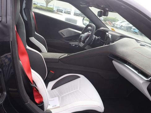 Used 2023 Chevrolet Corvette Stingray Premium Conv w/ Z51 Performance Package image 37