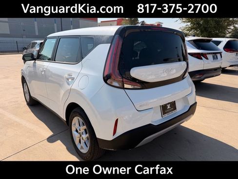 Certified 2025 Kia Soul LX w/ LX Technology Package FWD image 2