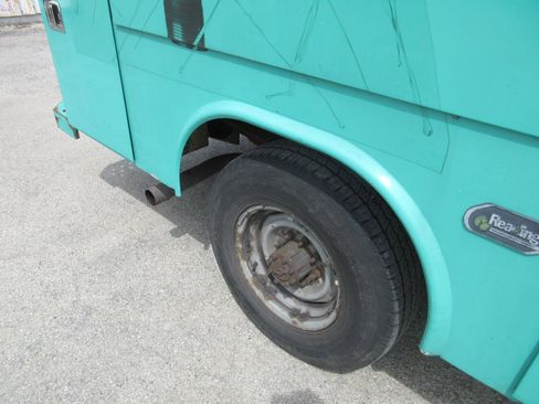 Used 2012 Ford E-350 and Econoline 350 Super Duty w/ PWR Locks & Windows Group RWD image 21