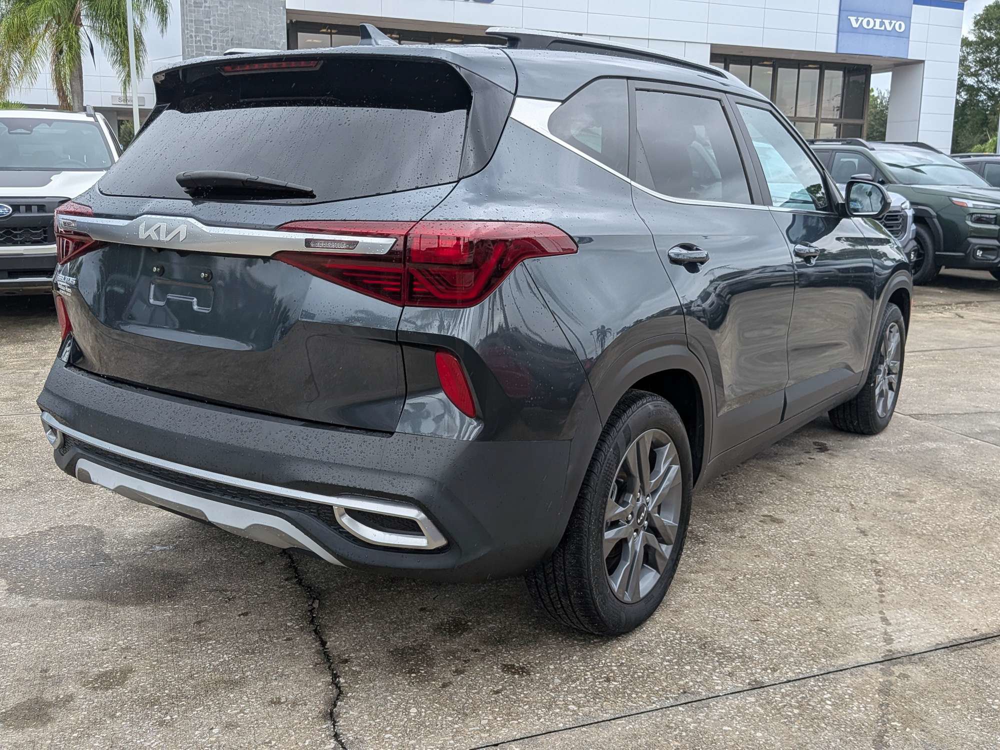 Used 2023 Kia Seltos S w/ Navigation Package FWD image 4