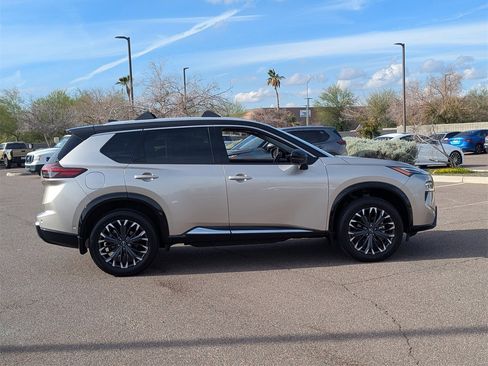 Used 2025 Nissan Rogue Platinum image 8